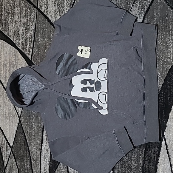 DISNEY MICKEY MOUSE PEEKING OVER SWEATSHIRT & MICKEY MOUSE SET 3 EARRINGS - Picture 1 of 14